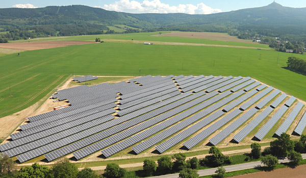 Die 3 Megawatt-Anlage im tschechischen Osecna zählt zu den größten von ANTARIS SOLAR errichteten Solarparks.