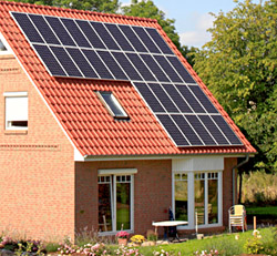  Wer jetzt eine Photovoltaikanlage kauft, der reduziert seine Stromrechnung und erhält noch eine lohnende Vergütung für den nicht selbst verbrauchten, sondern ins Stromnetz eingespeisten Solarstrom. Bild: ANTARIS SOLAR 